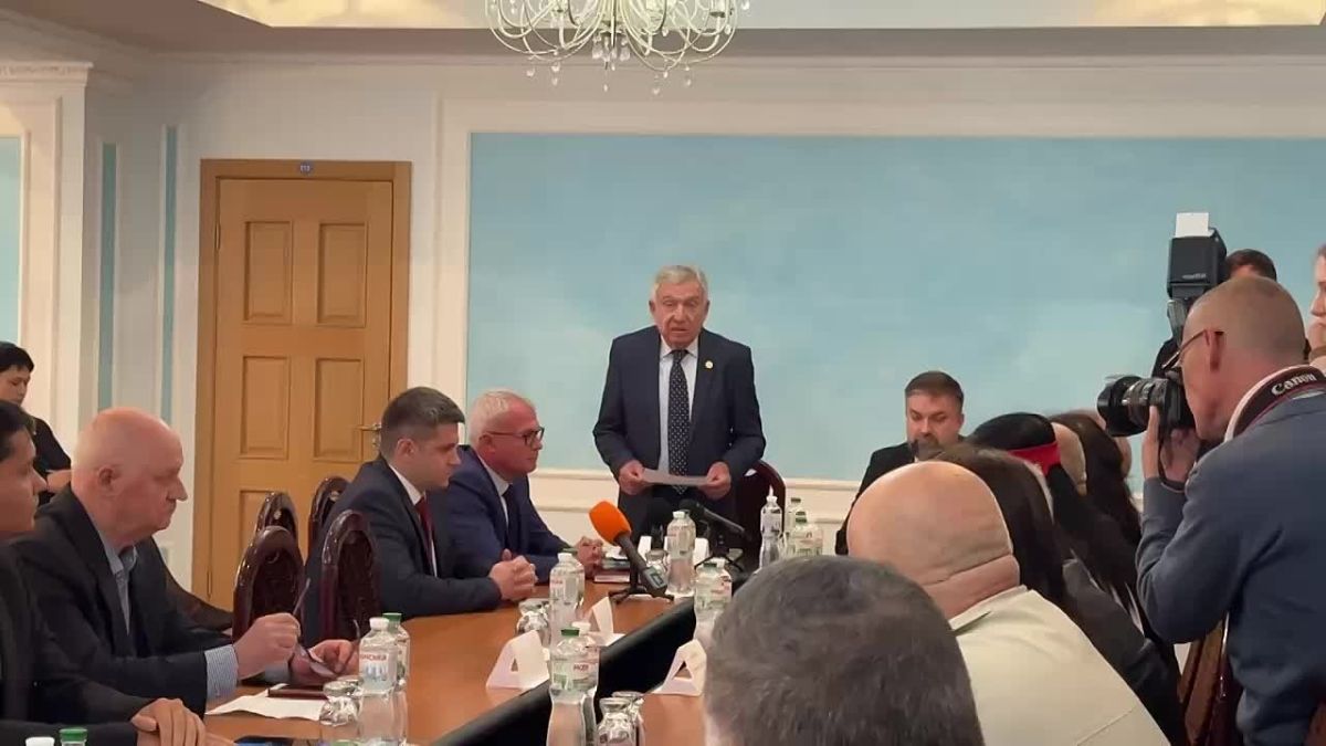 В столичном Дворце Республики начался круглый стол «Разные корни — общий дом»