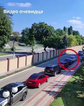 В Тирасполе, на улице Карла Либкнехта, 20 сентября водитель припарковал «БМВ» возле дома, оставив двигатель включённым