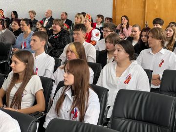 Сегодня в Рыбнице 76-и выпускникам 11-ых классов вручили аттестаты о среднем общем образовании образца Российской Федерации