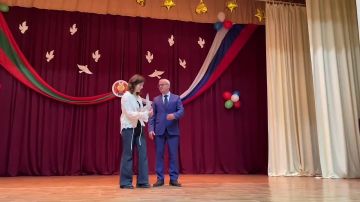 В Доме культуры села Кицканы чествуют выпускников, получающих аттестаты российского образца