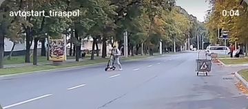 В Тирасполе собака перебегала дорогу и сбила самокатчика