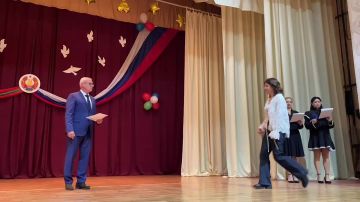 Сегодня в Кицканах выпускникам вручили российские аттестаты – документы получили 25 человек