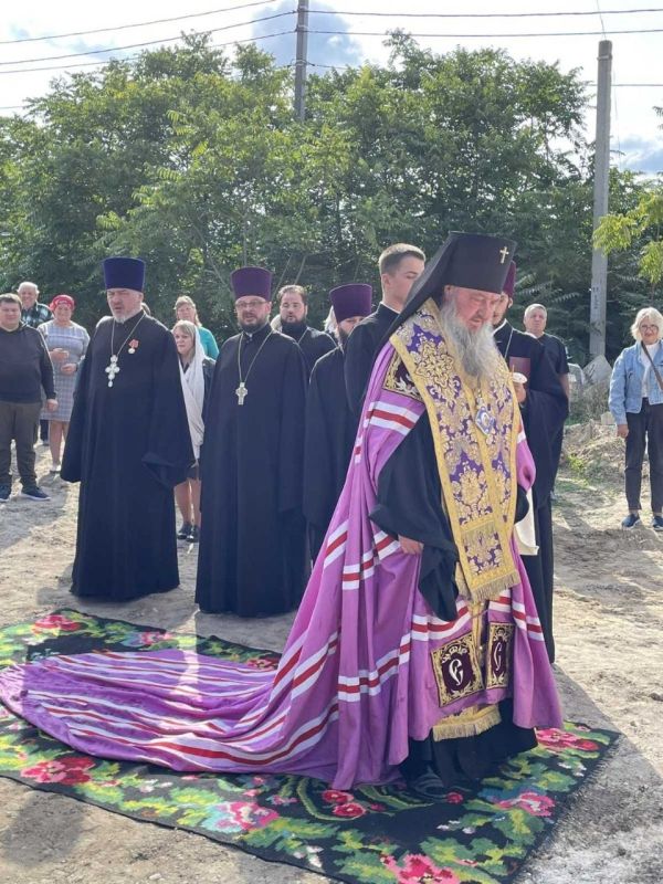 На церкви Иоанна Богослова в Гоянах установили и освятили крест