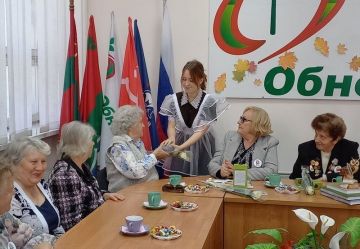 Ко Дню учителя в Дубоссарском филиале партии «Обновление» чествовали учителей-ветеранов
