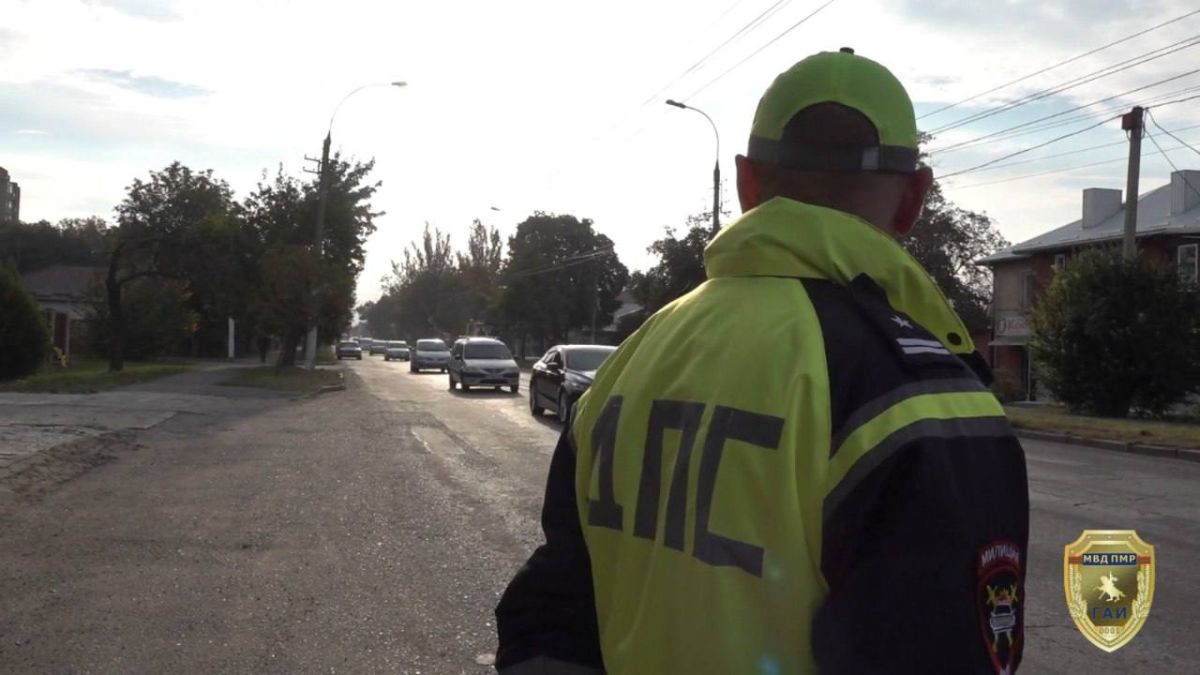 Рейды продолжаются. . В Тирасполе сотрудники ГАИ из отдела по надзору за транспортной деятельностью совместно со специалистами Министерства экономического развития продолжают проверять работу маршрутных такси
