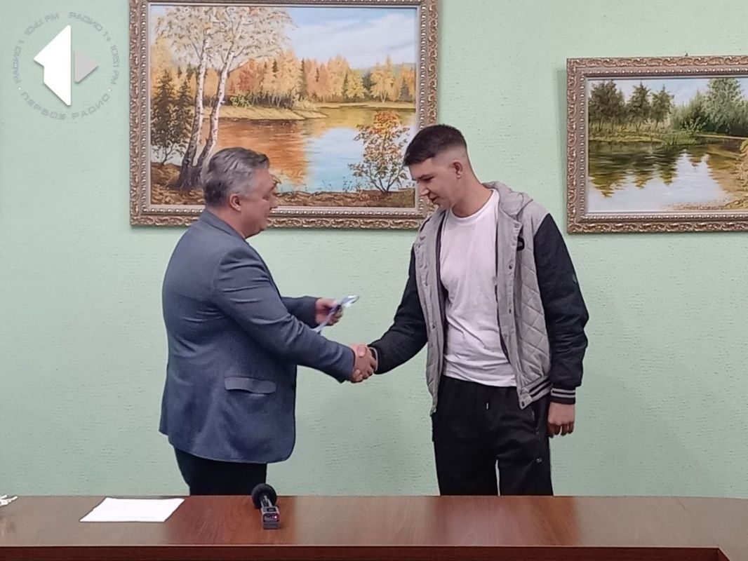 Сегодня в Дубоссарах в торжественной обстановке ключи от новой квартиры получил молодой дубоссарец Владислав Грекул