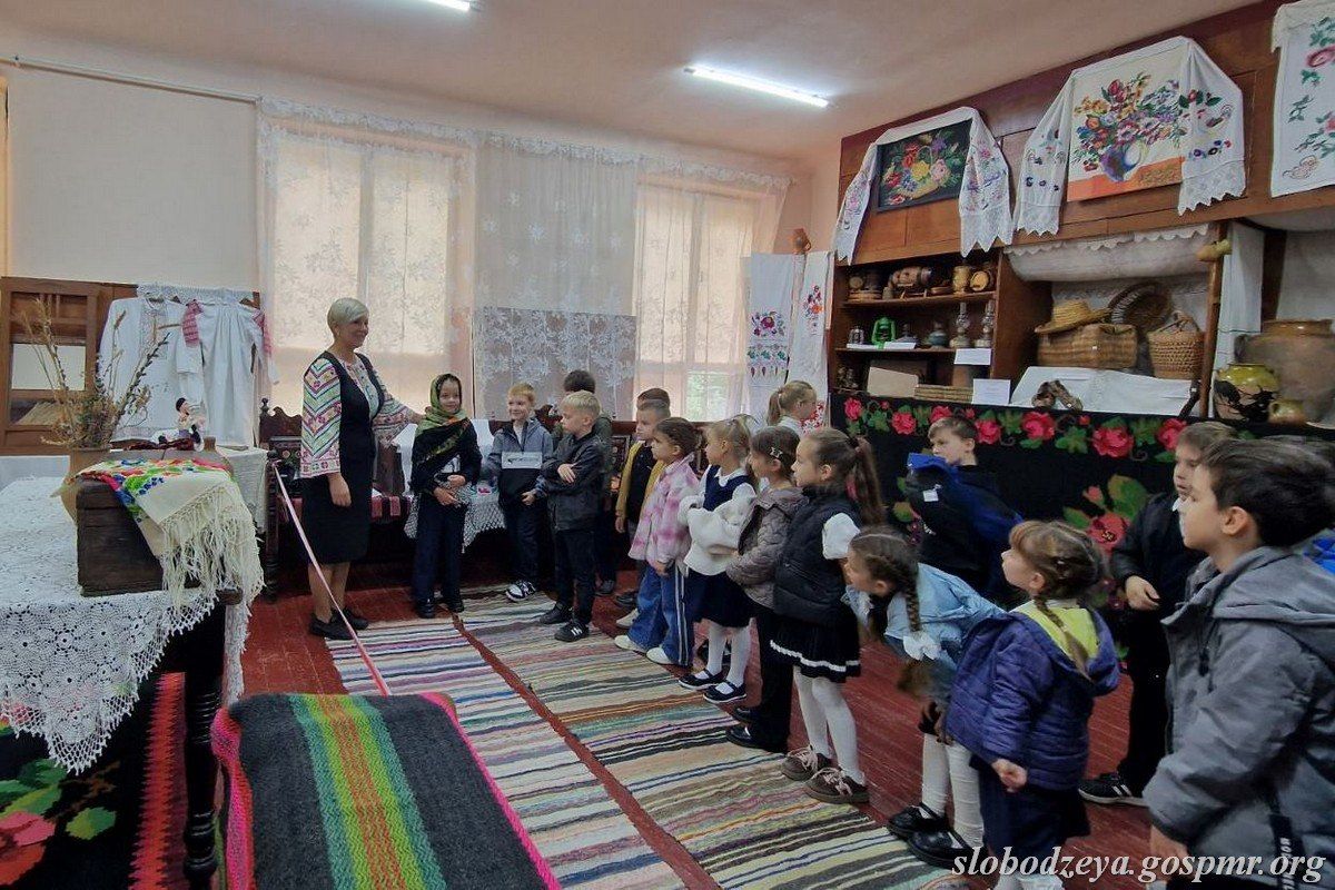 «С ниточки начинается ковёр, с дружбы народов – наш край!»