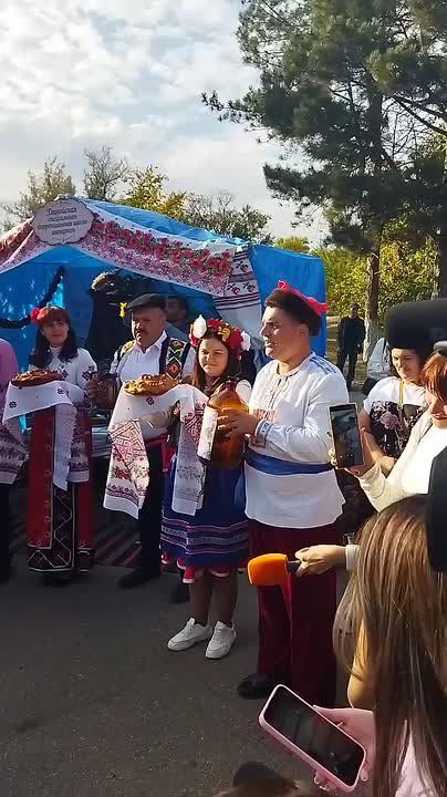 Национальные подворья встречают почетных гостей
