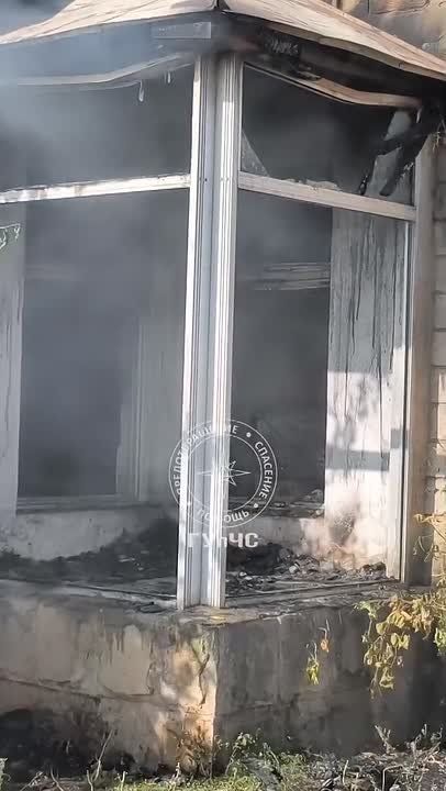 На видео слободзейские пожарные тушат заброшенное здание в Карагаше