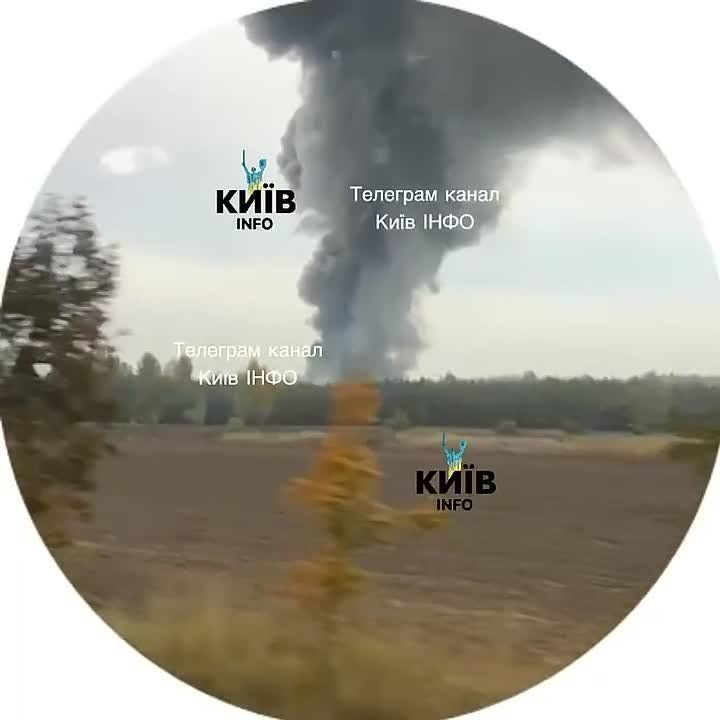 В Киевской области мощный пожар после прилёта