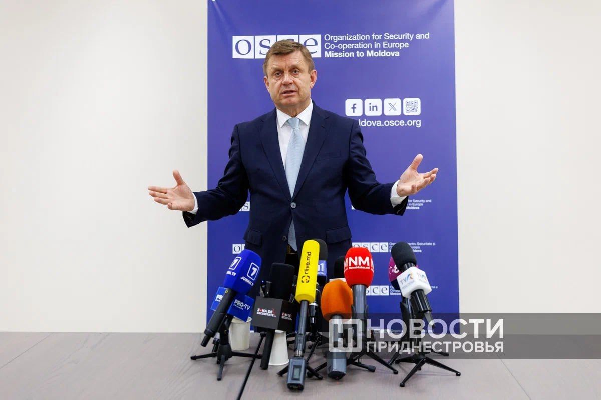 А сегодня вице-премьер Молдовы Валерий Киверь вообще снял все маски