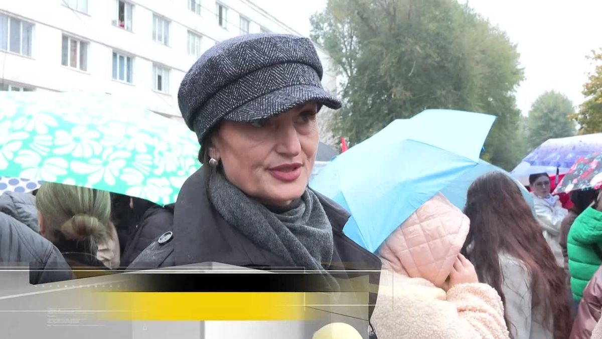 Преподаватели и сотрудники Бендерского педагогического колледжа пришли вместе, чтобы выразить свою гражданскую позицию и показать единство приднестровского народа