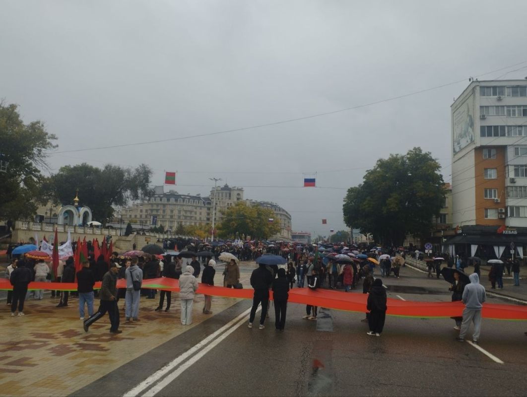 Колона уже добралась до центральной площади