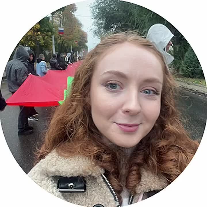 Молодёжь растянула 100-метровый флаг Приднестровья от Бульвара Гагарина до Дома советов