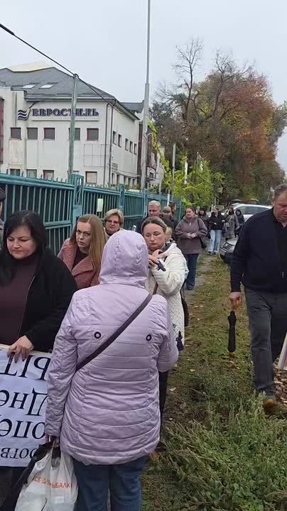 Слободзейцы остановились на Полецкого, это в квартале от Театральной площади