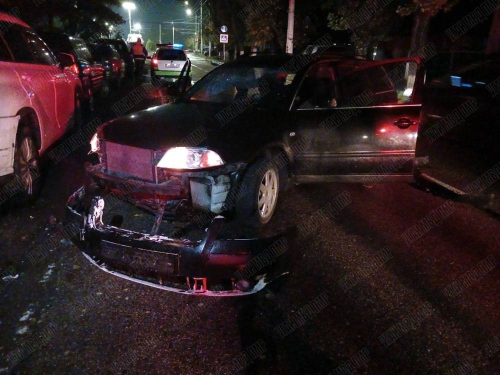 В Бендерах пьяный 20-летний водитель на «Фольксвагене» врезался в столб ночью